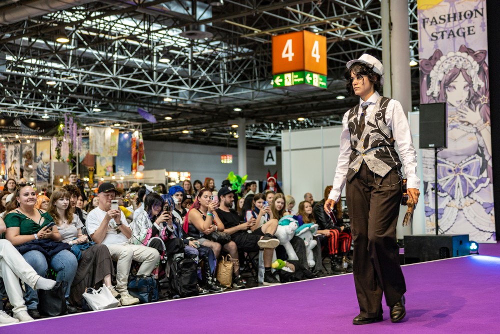 Cosplay bei der Fashion Show der Dokomi