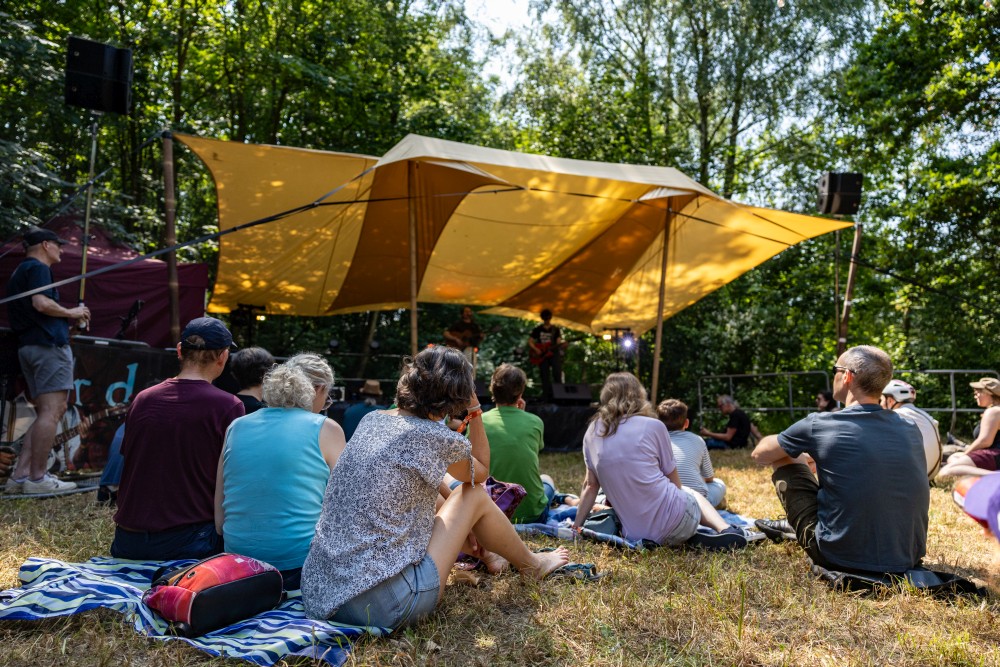 Besucher beim Folkerdey Festival