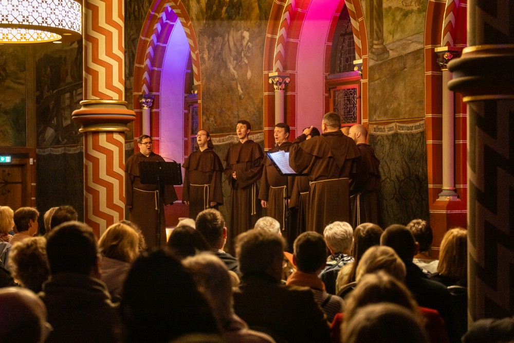 The Gregorian Voices im Schloss Burg Solingen