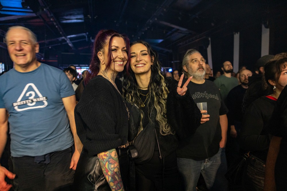 Besucherinnen bei Slime in Köln