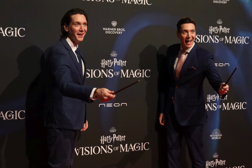 James und Oliver Phelps - Harry Potter Visions of Magic